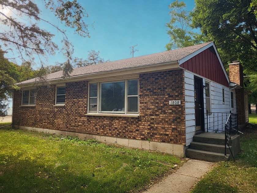 This charming brick ranch offers a comfortable and spacious - Beach Home for sale in Winthrop Harbor, Illinois on Beachhouse.com
