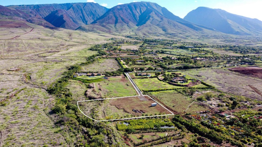 One of the last remaining undeveloped land parcels in West - Beach Acreage for sale in Lahaina, Hawaii on Beachhouse.com