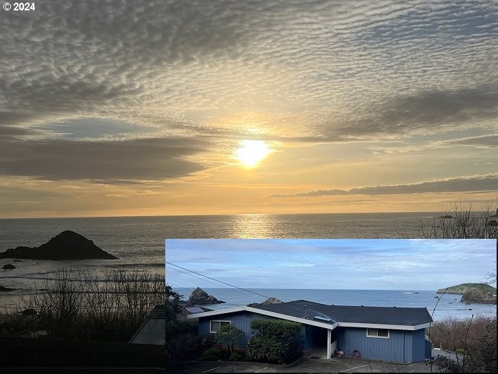Welcome to your Mid-Century modern oasis by the sea! This - Beach Home for sale in Brookings, Oregon on Beachhouse.com