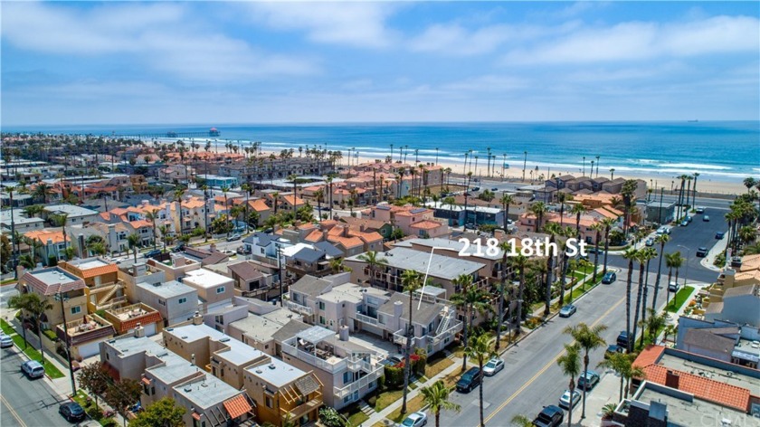 Incredible opportunity to own a Quadplex in the heart of - Beach Home for sale in Huntington Beach, California on Beachhouse.com
