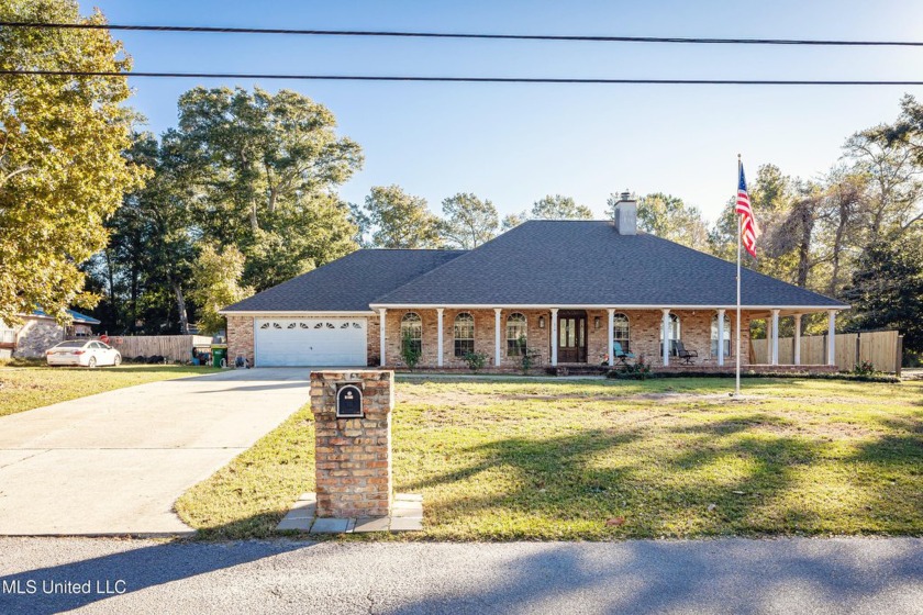 Stunning Gulf Coast Gem with Unobstructed ViewsNON FLOOD - Beach Home for sale in Ocean Springs, Mississippi on Beachhouse.com