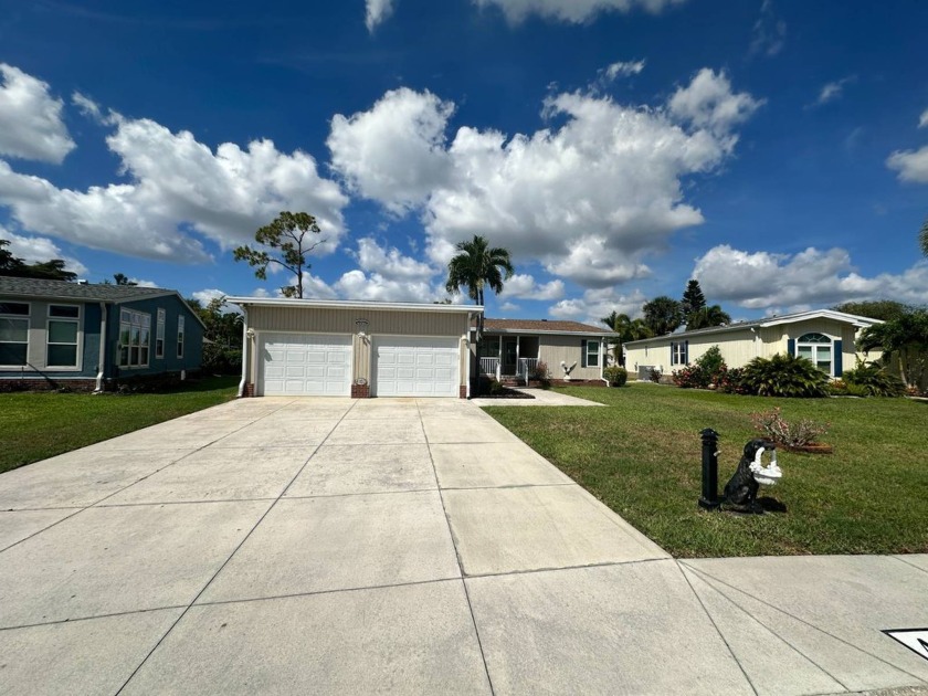 Lot Rent $1173.00 monthly    WOW!!!  The only 4 bedrooms, 3 - Beach Home for sale in North Fort Myers, Florida on Beachhouse.com