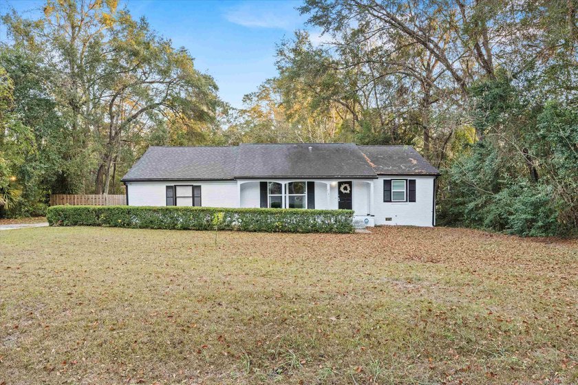Charming, beautifully renovated 3BR/2BA home on nearly 3/4 of an - Beach Home for sale in Tallahassee, Florida on Beachhouse.com