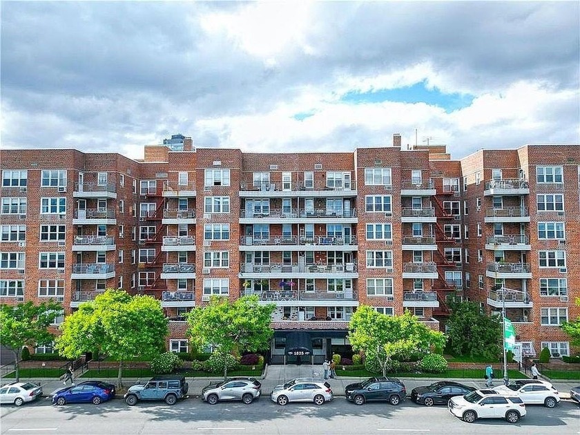 Beautiful large fully renovated one-bedroom smart home, 3rd - Beach Other for sale in Brooklyn, New York on Beachhouse.com