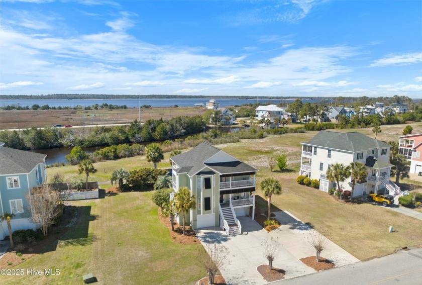 Looking for those gorgeous view and an Elevator?  Here is one of - Beach Home for sale in Wilmington, North Carolina on Beachhouse.com