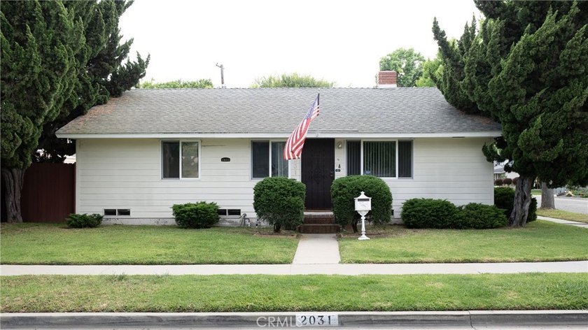 Located in the highly sought-after Los Altos neighborhood of - Beach Home for sale in Long Beach, California on Beachhouse.com