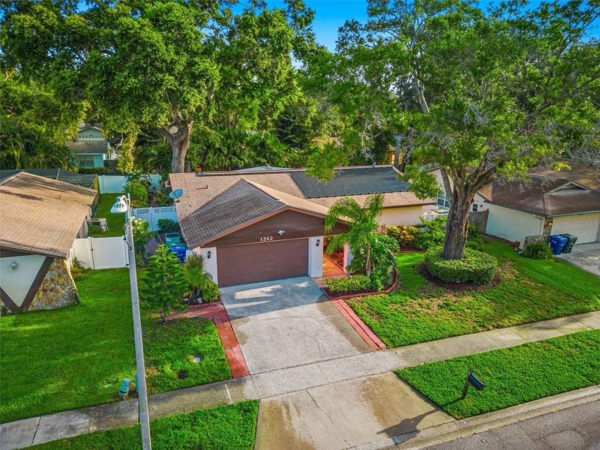 PRIME LOCATION just 12 MINUTES TO CLEARWATER BEACH! Welcome to - Beach Home for sale in Largo, Florida on Beachhouse.com