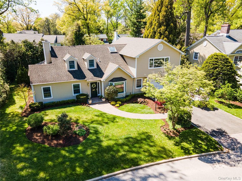 Located in the heart of Lake Success, this elegantly sun - Beach Home for sale in Great Neck, New York on Beachhouse.com