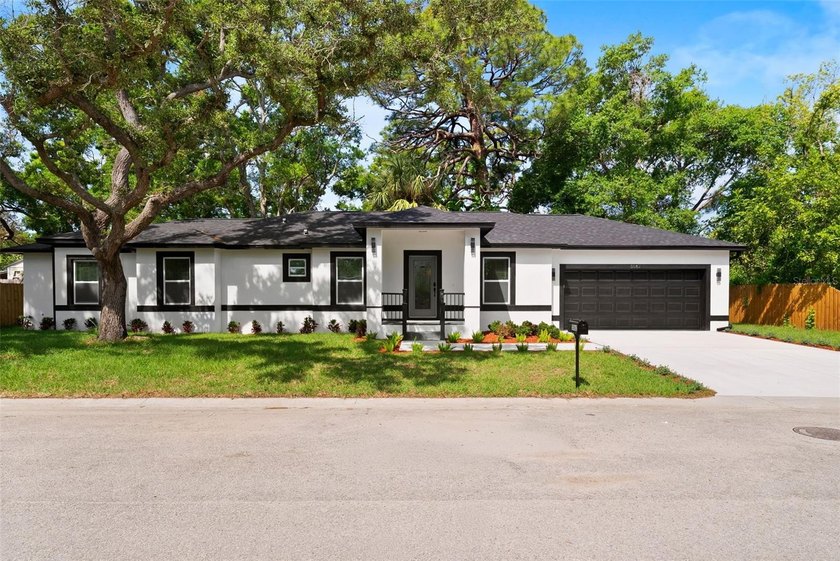 One or more photo(s) has been virtually staged. This beautifully - Beach Home for sale in St. Petersburg, Florida on Beachhouse.com