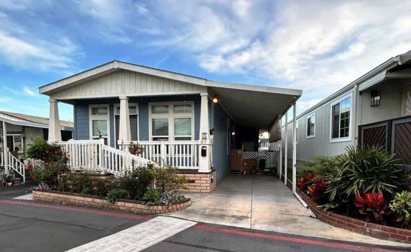 Space Rent $1455.00  2 Bed/2 Bath  1080 sq ft  2017 Goldenwest - Beach Home for sale in Huntington Beach, California on Beachhouse.com