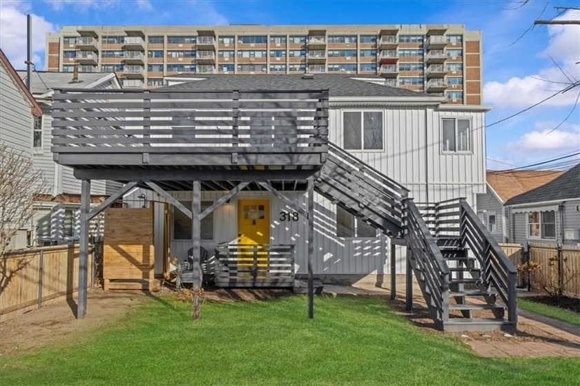 Beautifully renovated duplex beach house set on a rare double - Beach Home for sale in Rockaway Beach, New York on Beachhouse.com