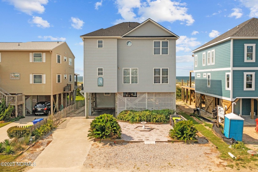 Fully furnished, tastefully decorated 4 bed/3bath home with open - Beach Home for sale in Oak Island, North Carolina on Beachhouse.com