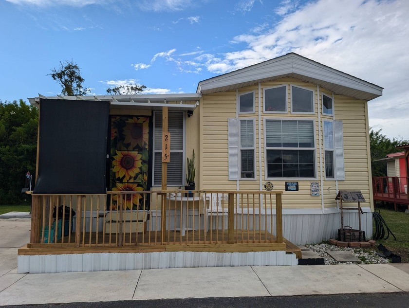 Welcome to worry-free living in River Oaks RV Resort! This - Beach Home for sale in Ruskin, Florida on Beachhouse.com