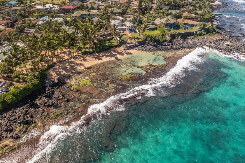 2 large vacant and move-in ready homes on 1 lot! Front Home: 4 - Beach Home for sale in Paia, Hawaii on Beachhouse.com