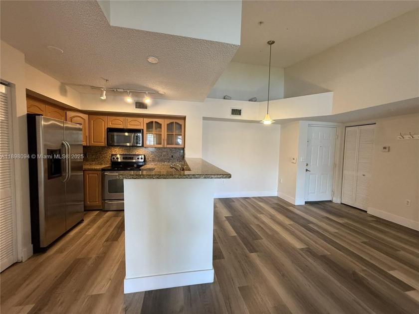 ABSOLUTELY GORGEOUS CORNER UNIT WITH SEPARATE ENTRANCE AND - Beach Condo for sale in Miramar, Florida on Beachhouse.com