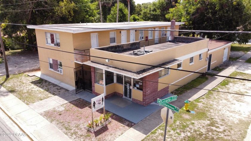 7 units total, 1 commercial store front unit and 6 apartment - Beach Home for sale in Daytona Beach, Florida on Beachhouse.com