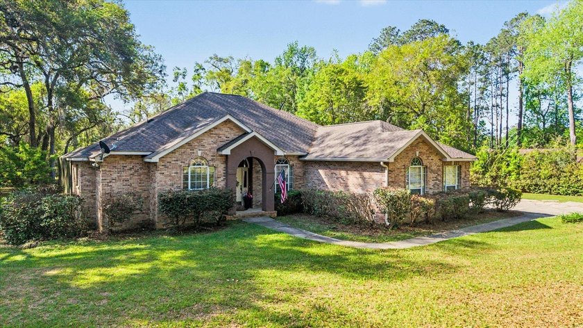 GORGEOUS POOL HOME on 1.27 Acres! Plenty of room to spread out - Beach Home for sale in Tallahassee, Florida on Beachhouse.com