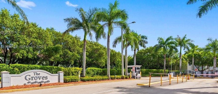 Beautiful 2 beds, 2.5 baths WATERFRONT home in a gated community - Beach Townhome/Townhouse for sale in Homestead, Florida on Beachhouse.com