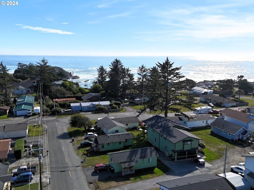 **Investment Opportunity in Brookings, Oregon - Blocks from the - Beach Lot for sale in Brookings, Oregon on Beachhouse.com