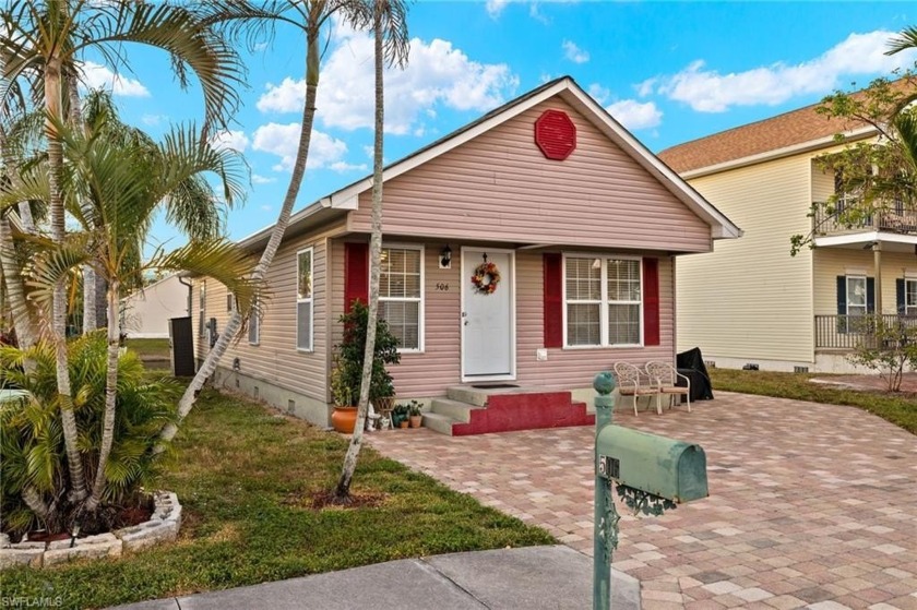 PRICED TO SELL!  NEW ROOF COMING!  Leawood Lakes is a small - Beach Home for sale in Naples, Florida on Beachhouse.com