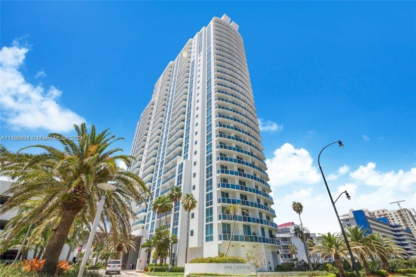 Exclusive condo with beach access just across the street. This - Beach Condo for sale in Hallandale Beach, Florida on Beachhouse.com