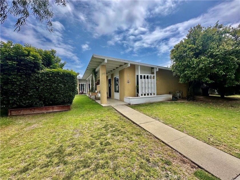 This triplex offers an incredible opportunity with loyal tenants - Beach Townhome/Townhouse for sale in Costa Mesa, California on Beachhouse.com