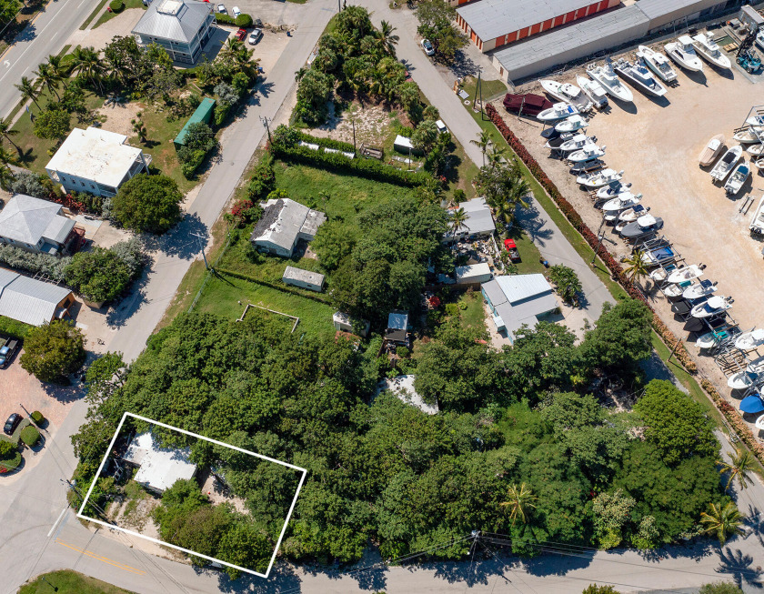 Great investment opportunity in the center of Tavernier. Located - Beach Lot for sale in Key Largo, Florida on Beachhouse.com