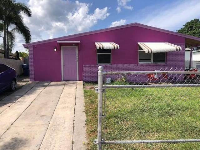 great starter home for first time buye . also a good investment - Beach Home for sale in Riviera Beach, Florida on Beachhouse.com