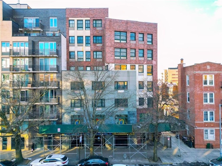 One bedroom condo on 3rd floor in a elevator building - Beach Condo for sale in Brooklyn, New York on Beachhouse.com