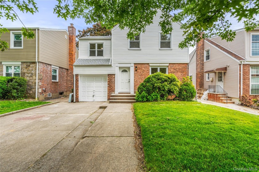 Turnkey Colonial in Prime Bayside Location - Just Bring Your - Beach Home for sale in Bayside, New York on Beachhouse.com