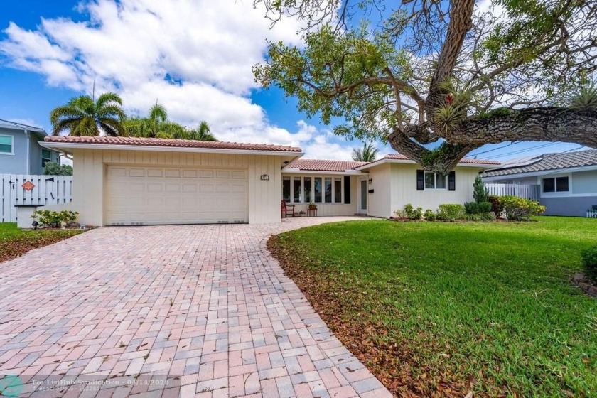 Original owner home on an over-sized lot with 95.3 feet of - Beach Home for sale in Pompano Beach, Florida on Beachhouse.com