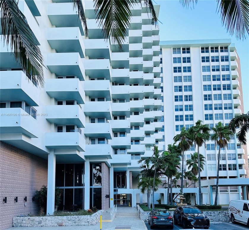 Triton's largest penthouse on 18th floor wonderful views: - Beach Condo for sale in Miami Beach, Florida on Beachhouse.com