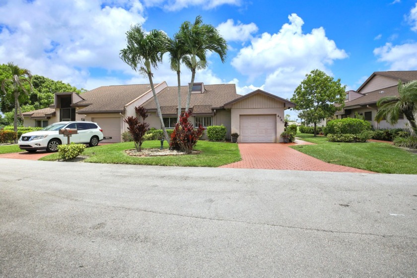 Welcome to your new home! This ready-to-move-in villa, is - Beach Home for sale in Lake Worth, Florida on Beachhouse.com