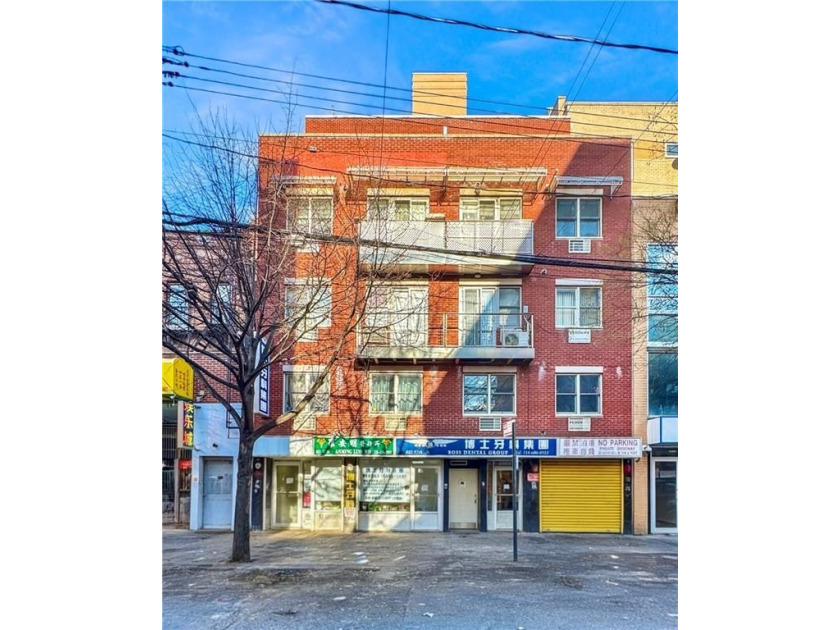 Welcome to this beautiful 614 sq ft, move in ready 2-bedroom, 1 - Beach Condo for sale in Brooklyn, New York on Beachhouse.com