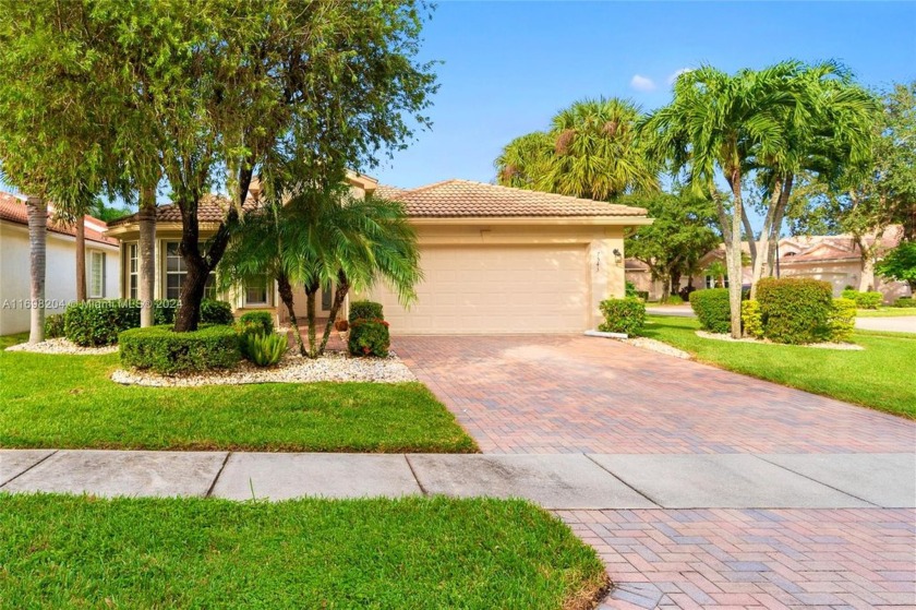 Beautiful Corner lot! South Pacific model in sought after - Beach Home for sale in Lake Worth, Florida on Beachhouse.com