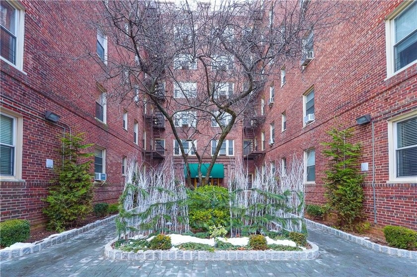 Welcome to this beautifully maintained one-bedroom apartment - Beach Other for sale in Brooklyn, New York on Beachhouse.com