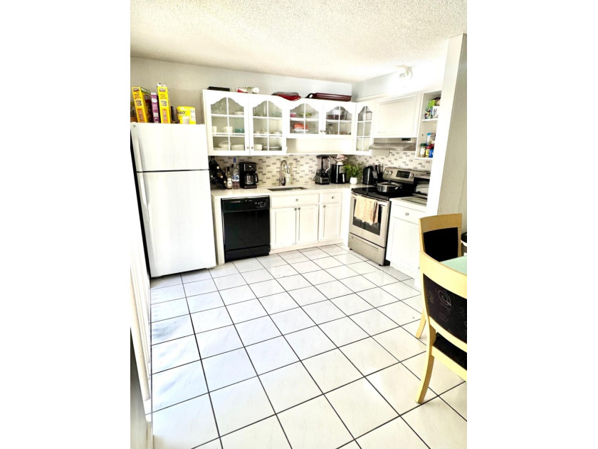 *Motivated Seller* This 2/2 back corner unit is located in the - Beach Townhome/Townhouse for sale in West Palm Beach, Florida on Beachhouse.com