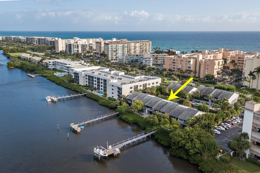 Beautiful waterfront townhouse just steps to the beach in Palm - Beach Townhome/Townhouse for sale in South Palm Beach, Florida on Beachhouse.com