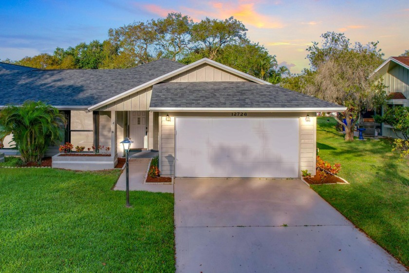 This spacious end unit in beautiful Eaglewood Country Club is - Beach Home for sale in Hobe Sound, Florida on Beachhouse.com