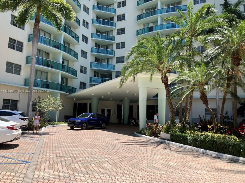 Perfect opportunity to own for both, personal use and as a - Beach Condo for sale in Hollywood, Florida on Beachhouse.com