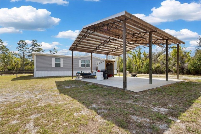 Deep in the hunting woods, this secluded, like-new mobile home - Beach Home for sale in Perry, Florida on Beachhouse.com