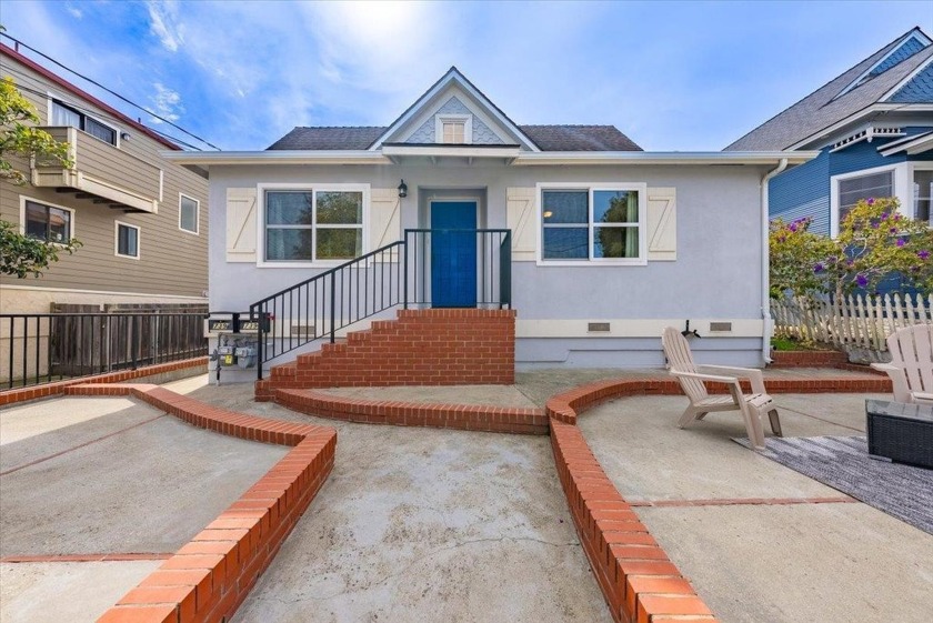 This unique property offers incredible flexibility and - Beach Townhome/Townhouse for sale in Monterey, California on Beachhouse.com