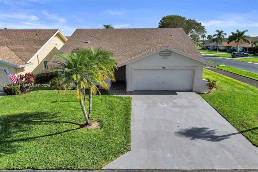 Beautifully updated 2-bedroom, 2-bath single-family residence - Beach Home for sale in West Palm Beach, Florida on Beachhouse.com