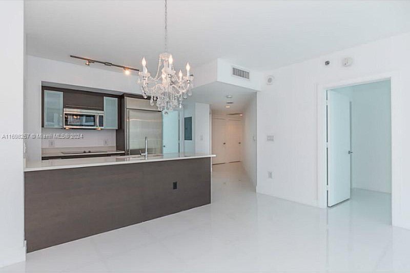 SOPHISTICATED AND CONTEMPORARY DEFINE THIS AMPLE AND LUMINOUS - Beach Condo for sale in Miami, Florida on Beachhouse.com