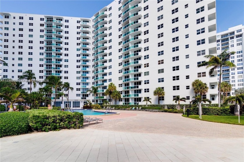 Beautiful 2-Bedroom, 2-Bathroom Corner Unit with Ocean & - Beach Condo for sale in Hollywood, Florida on Beachhouse.com