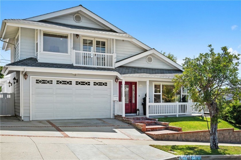 This gorgeous residence offers 4 bedrooms, 3 bathrooms, plus a - Beach Home for sale in San Pedro, California on Beachhouse.com