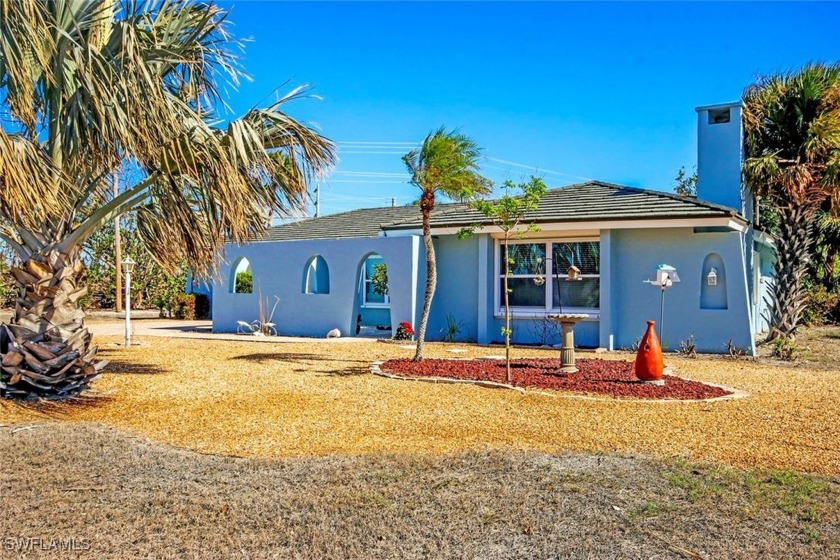 Don't miss this beautifully renovated home just a short walk - Beach Home for sale in Sanibel, Florida on Beachhouse.com