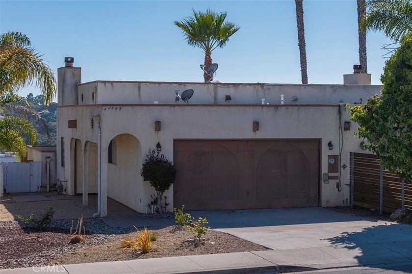 Class Twin Home in highly desirable Pismo Beach awaits its next - Beach Home for sale in Pismo Beach, California on Beachhouse.com
