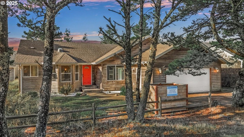 Welcome to 34320 Cape Kiwanda Drive - a warm and inviting - Beach Home for sale in Pacificcity, Oregon on Beachhouse.com