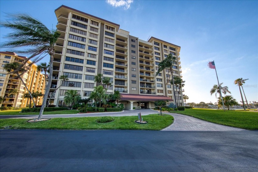 Modern waterfront 3 bedroom condo sold TURN KEY (minus a few - Beach Condo for sale in Clearwater Beach, Florida on Beachhouse.com